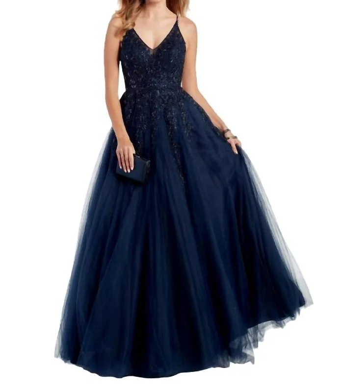 Embroidered Tulle V-Neck Prom Dress In Midnight