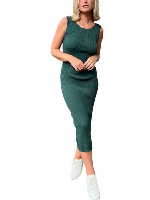 Noteworthy Ribbed Midi Dress In Hunter Green